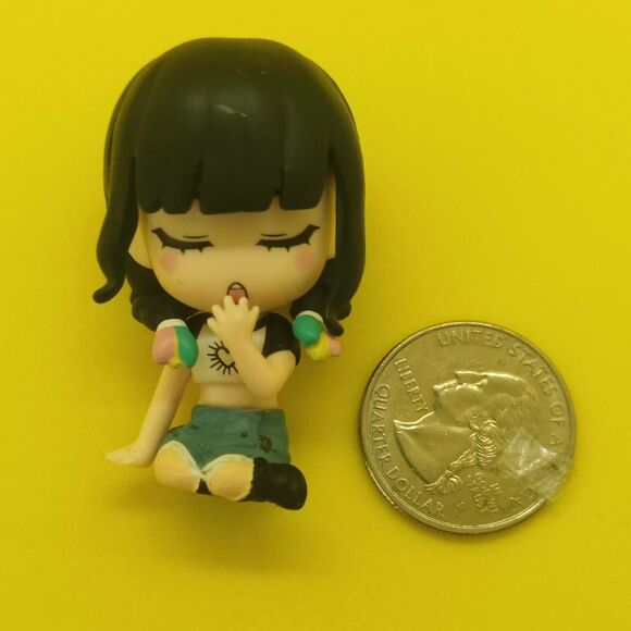 LE SSERAFIM ANTIFRAGILE FIGURINE - Picture 2 of 5